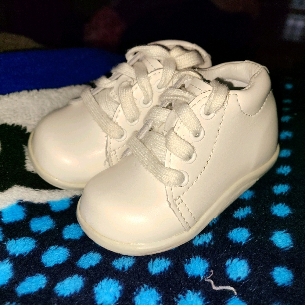 Stride Rite SRT Elliot Walking Shoe Size 3…